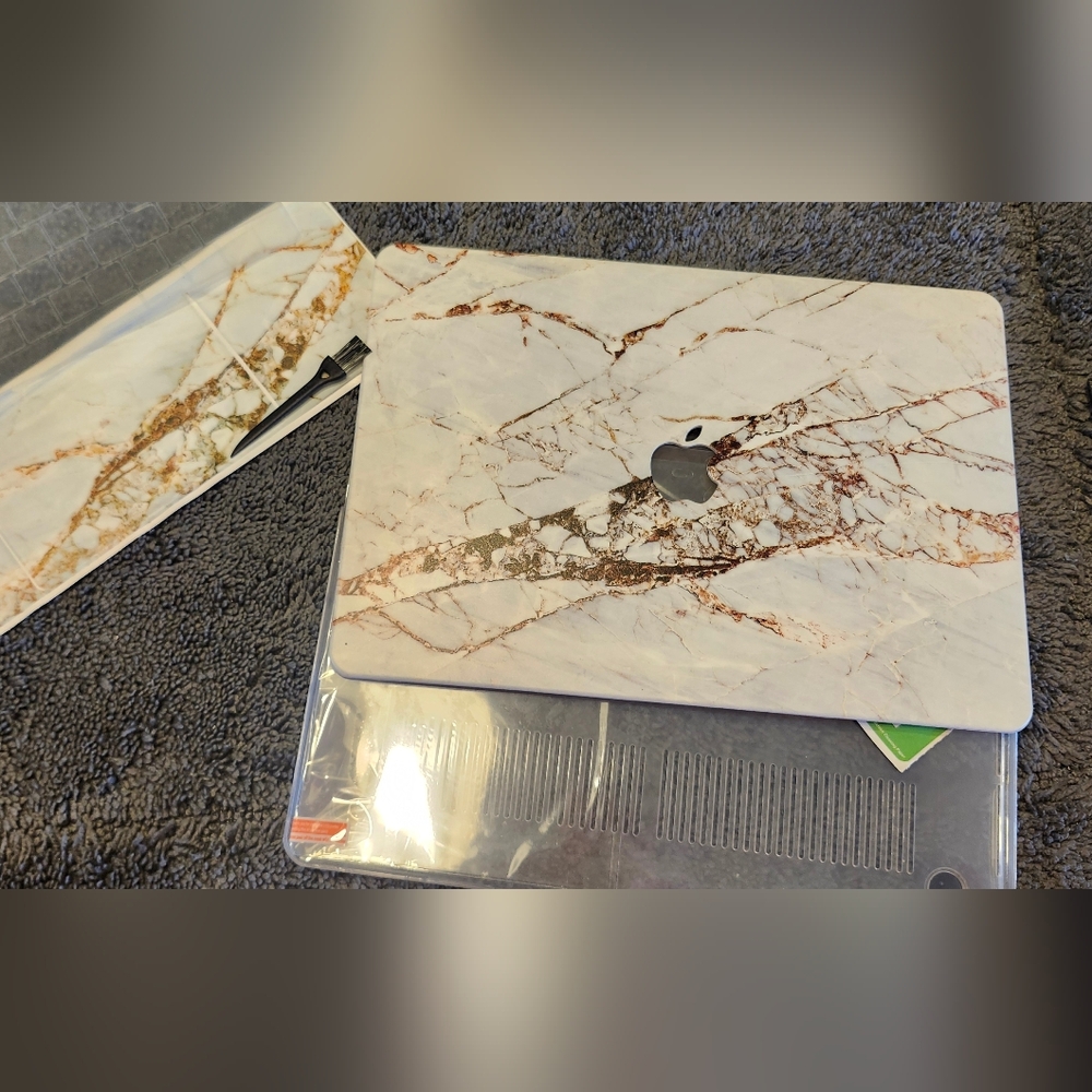 Elegant Marble Tablet Cover with Gold Accents